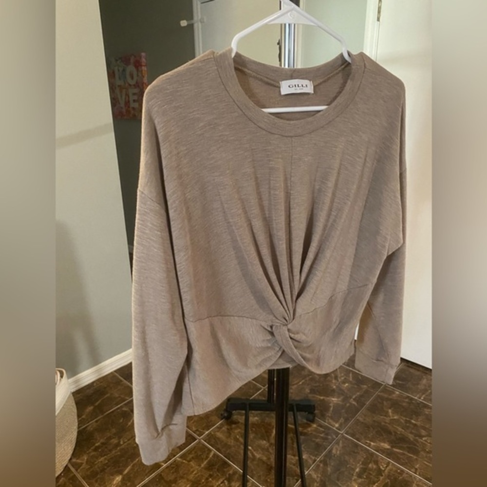 Gilli Oatmeal Front Knot Top Size Medium